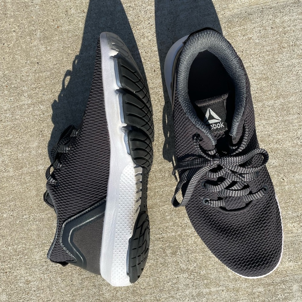 ✨Womens Reebok tennis shoes✨ Size 7